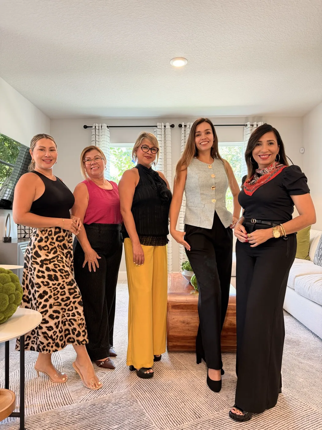 Grupo de agentes inmobiliarias durante una formación