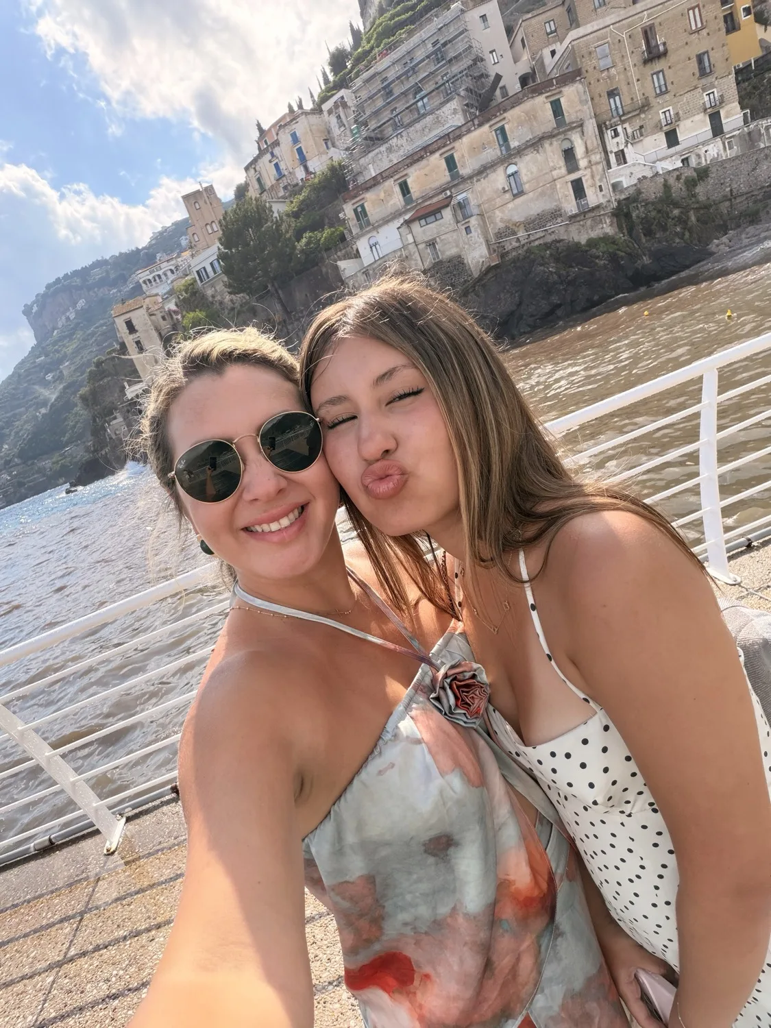Jenny Caso de vacaciones en la costa de Amalfi