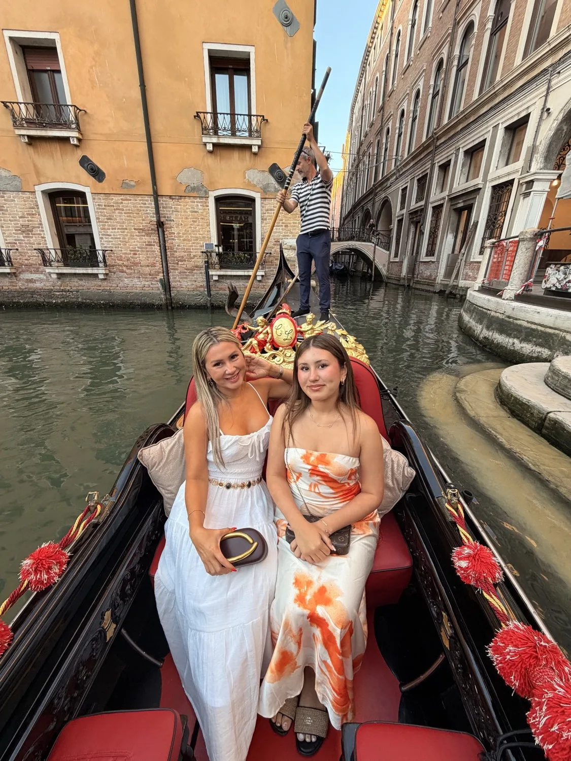 Paseo en góndola por los canales de Venecia
